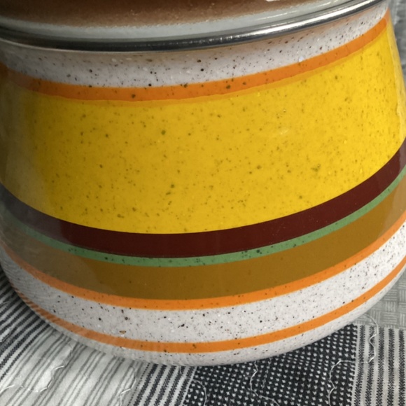 VINTAGE 70’S COLORFUL ENAMELED FONDUE POT - Picture 3 of 8